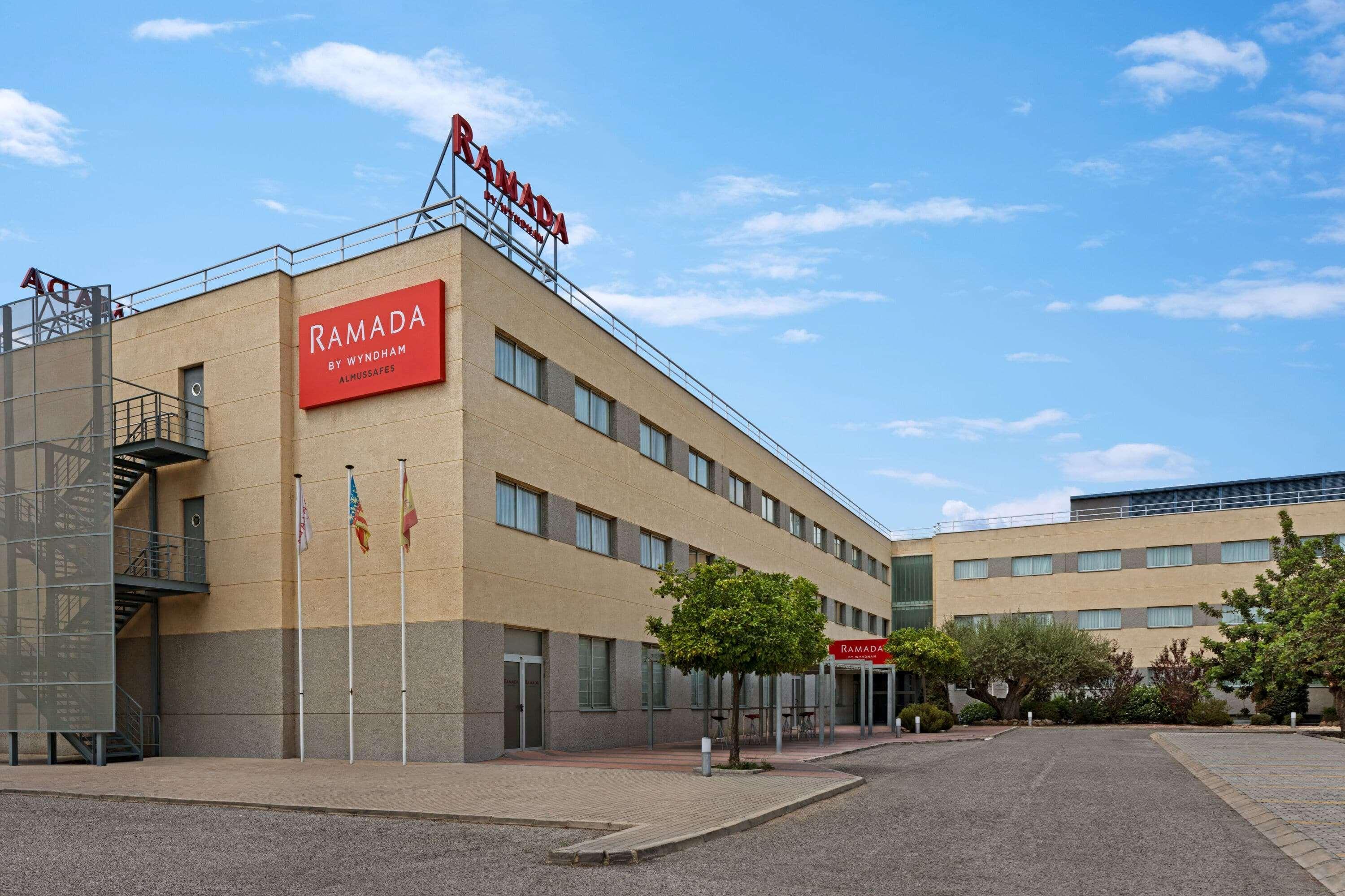 Ramada By Wyndham Valencia Almussafes Hotel Exterior photo