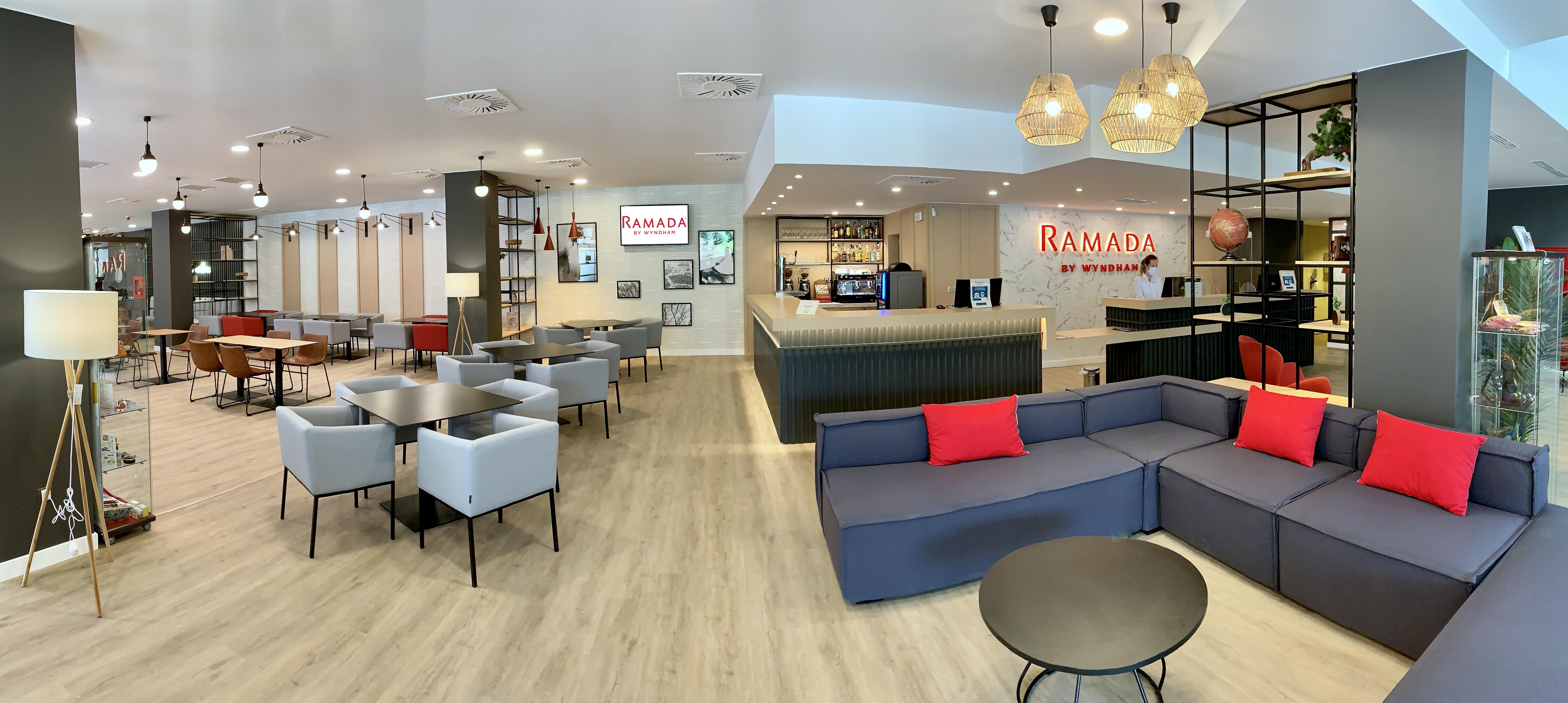 Ramada By Wyndham Valencia Almussafes Hotel Exterior photo